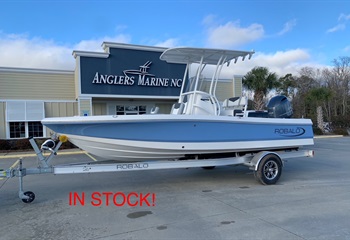 2023 Robalo 206 Cayman Steel Blue/White Boat